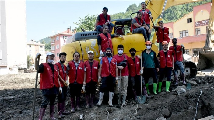 Türkiye'de eğitim alan yabancı öğrenciler Bozkurt'a yardıma gitti
