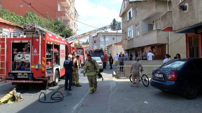 Maltepe'de çocuğunu rehin alan baba, evi ateşe verdi