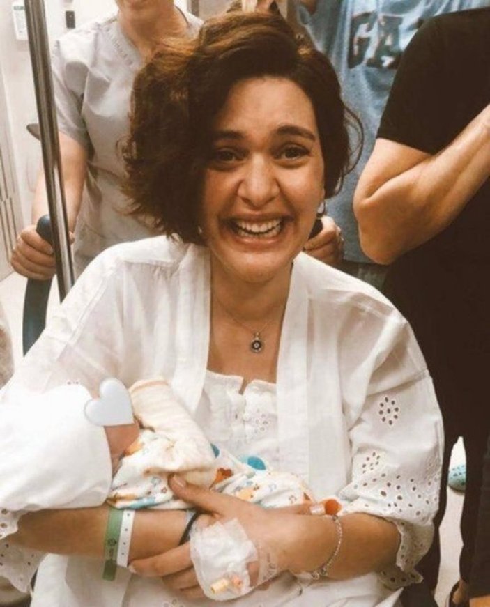 Bergüzar Korel 'Leyla'sına' kavuşmak için gün sayıyor: 30 hafta bitti ortak..