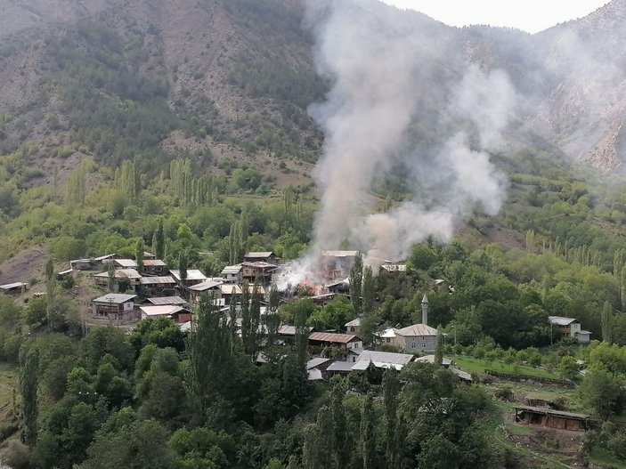 Erzurum’da 6 ev, alevlere teslim oldu