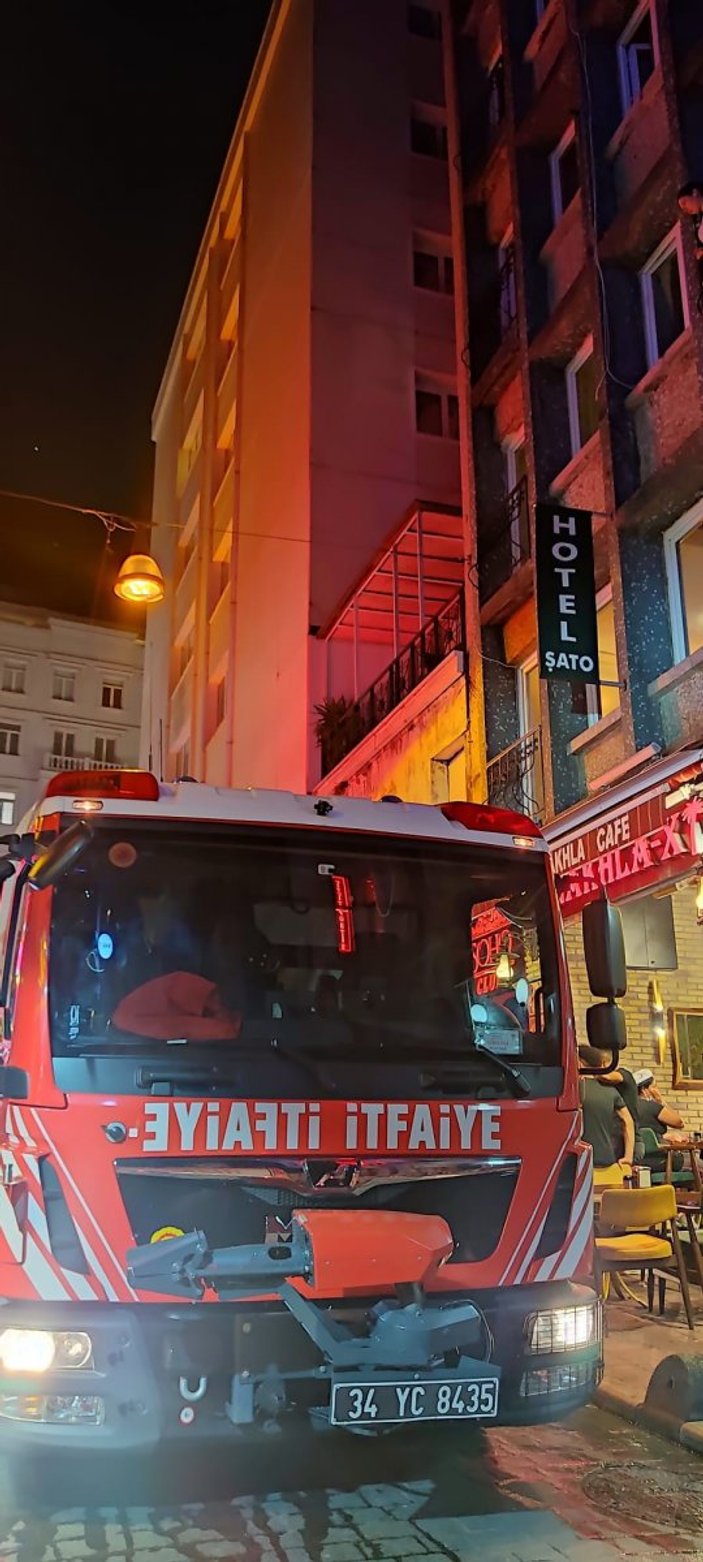 Beyoğlu'nda bulunan bir otelde yangın çıktı
