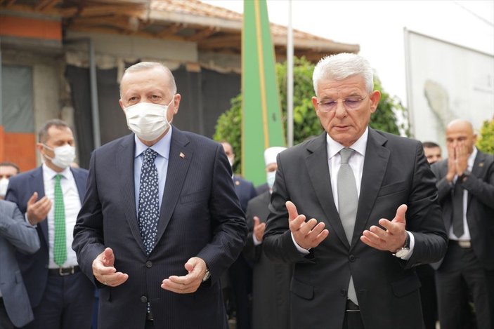Cumhurbaşkanı Erdoğan, Aliya İzzetbegoviç’in kabrini ziyaret etti