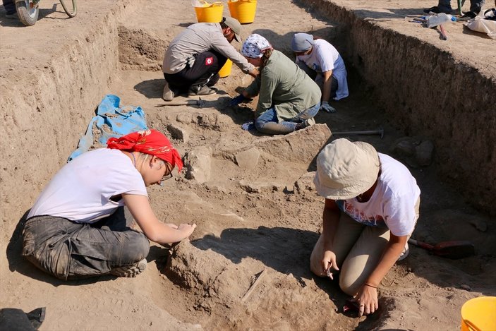 Eskişehir'de 5 bin yıllık çocuk iskeletleri bulundu