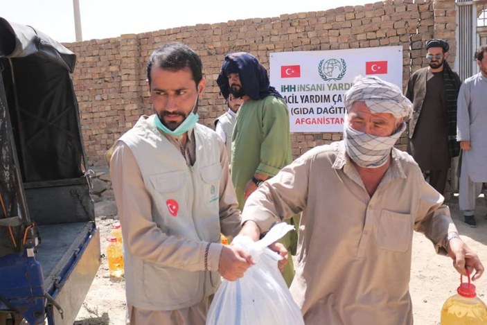İHH, Afganistan'ın başkenti Kabil'de 50 aileye kumanya dağıttı