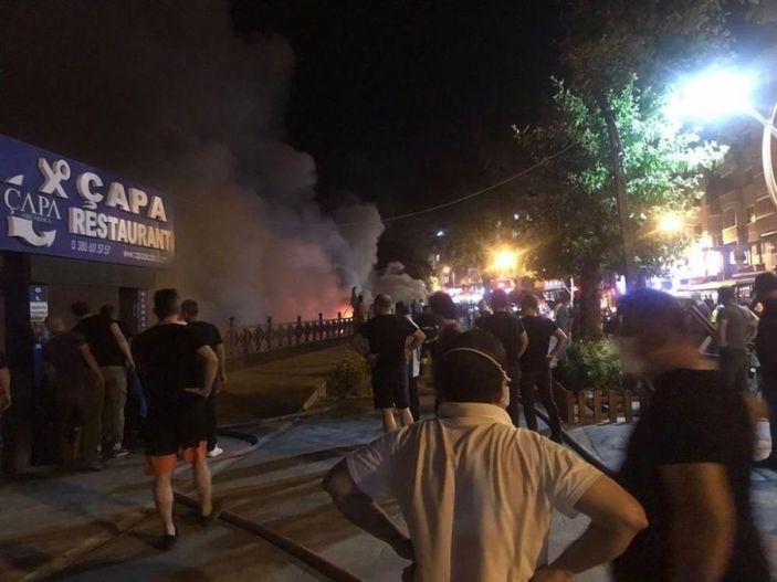 Düzce'deki ahşap kafede başlayan yangın restorana sıçradı