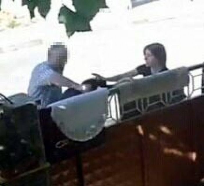 d Aydın’da, kapıyı süpüren komşusunu yumruklarla darbetti