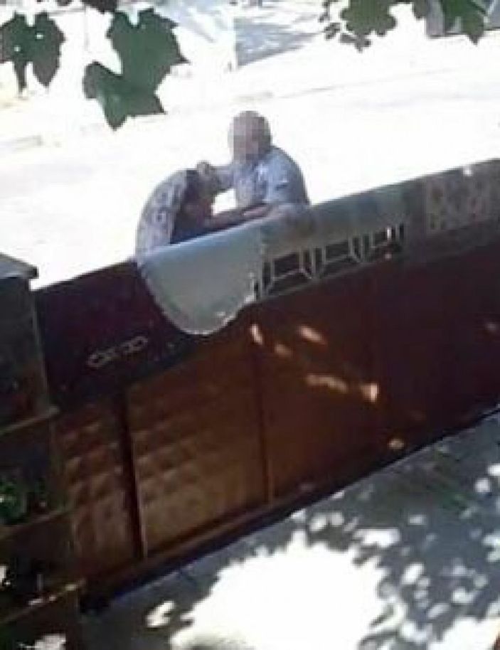 d Aydın’da, kapıyı süpüren komşusunu yumruklarla darbetti