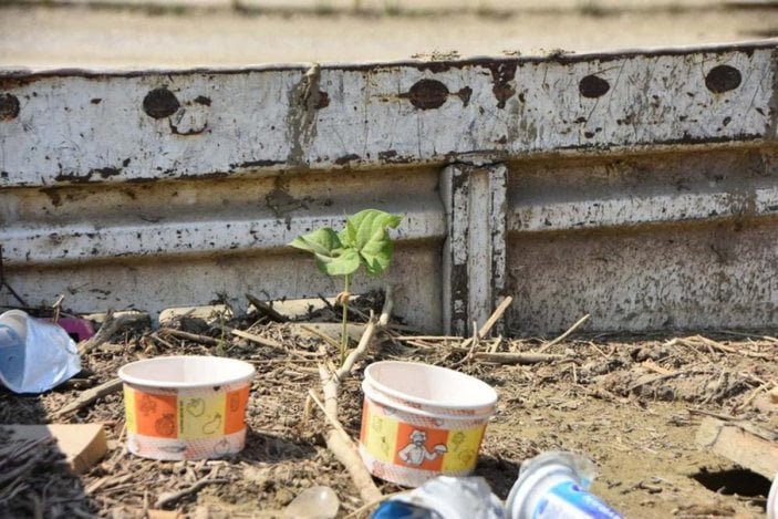 Sinop'ta yaşanan sel nedeniyle yüzlerce araç zarar gördü