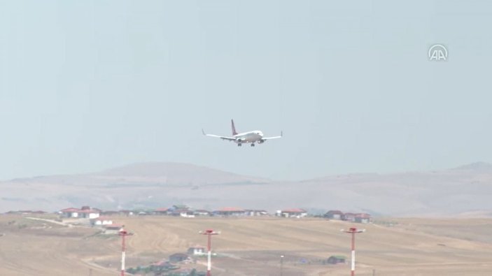 Afganistan'daki Türk askerlerini taşıyan uçak, Esenboğa Havalimanı'na indi
