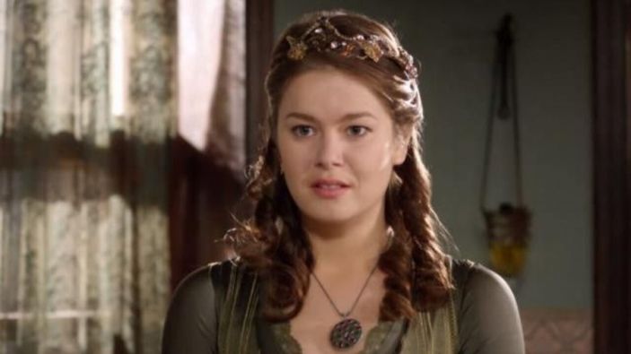 Eski hali ortaya çıktı, 'bu kadar da olmaz' dedirtti! Burcu Biricik estetik harikası mı?