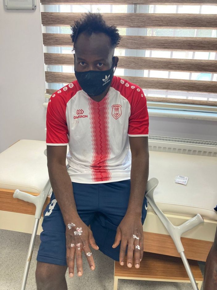 i Pendik’te, İETT şoförü engelli futbolcuları darbetti