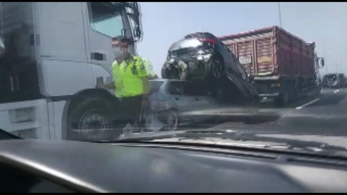 TEM’de zincirleme kaza: Sürücüler ters yöne girdi