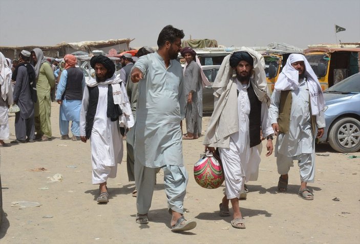 Afganların Pakistan sınırındaki bekleyişi sürüyor
