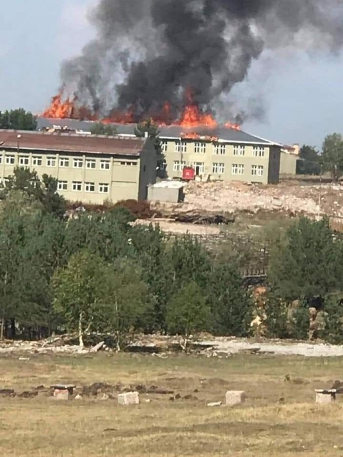Ardahan’da, askeri kışladaki yangın söndürüldü