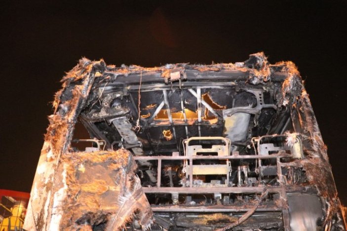 Denizli'de seyir halindeki yolcu otobüsü yandı