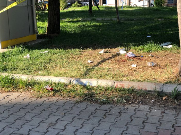 İzmir'de parkta husumetlisi tarafından öldürüldü