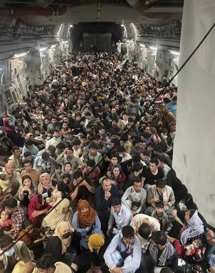 Afgan gazeteci kargo uçağıyla kaçışını anlattı