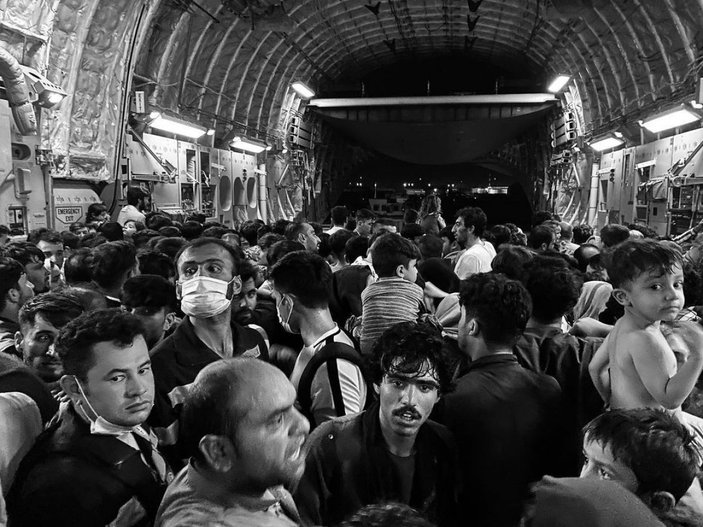 Afgan gazeteci kargo uçağıyla kaçışını anlattı