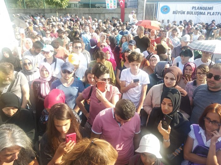 Sancaktepe'de aşı karşıtlarından PCR testi zorunluluğuna protesto