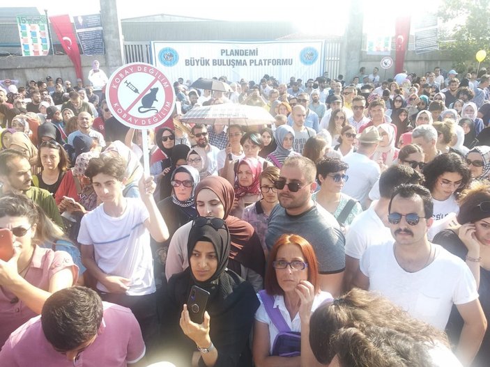 Sancaktepe'de aşı karşıtlarından PCR testi zorunluluğuna protesto