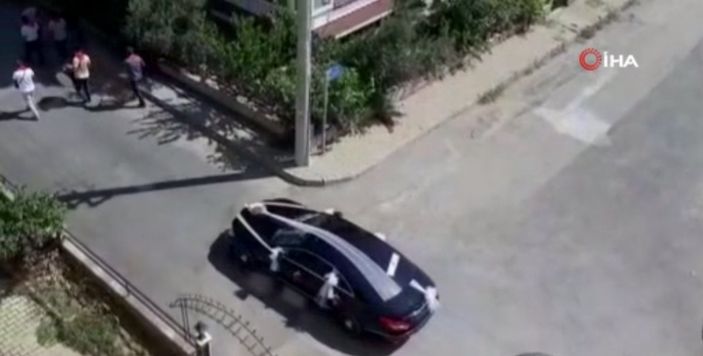 İzmir'deki düğün konvoyunda havaya ateş açıldı