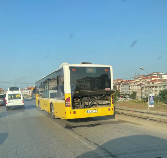 Ümraniye’de İETT otobüsü arıza yaptı