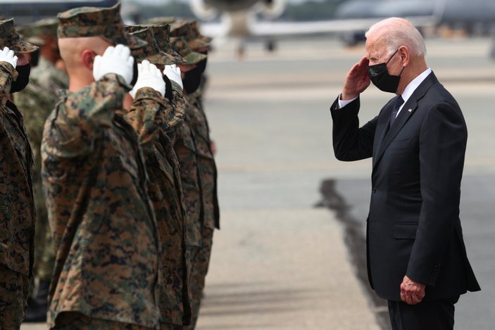 Joe Biden, Afganistan'da ölen ABD askerlerinin cenazelerini karşıladı