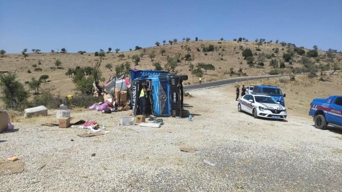 Manisa'da freni tutmayan kamyon yan yattı: 7 kişi yaralandı