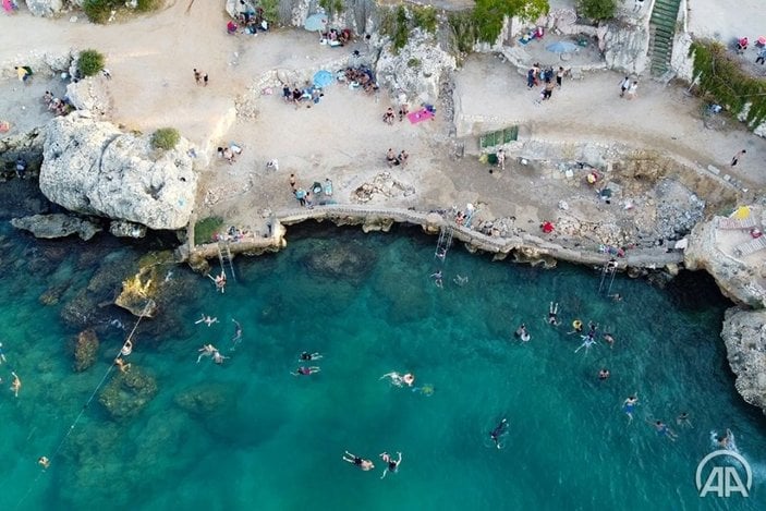 Mersin'deki Yapraklı Koy'a tatilci akını