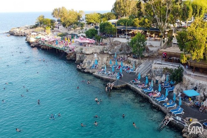 Mersin'deki Yapraklı Koy'a tatilci akını