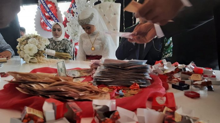Ağrı'daki aşiret düğününde çifte, 1 milyonluk takı takıldı