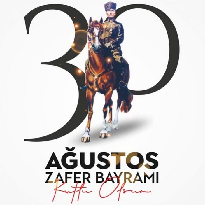 Ünlülerin '30 Ağustos' paylaşımları