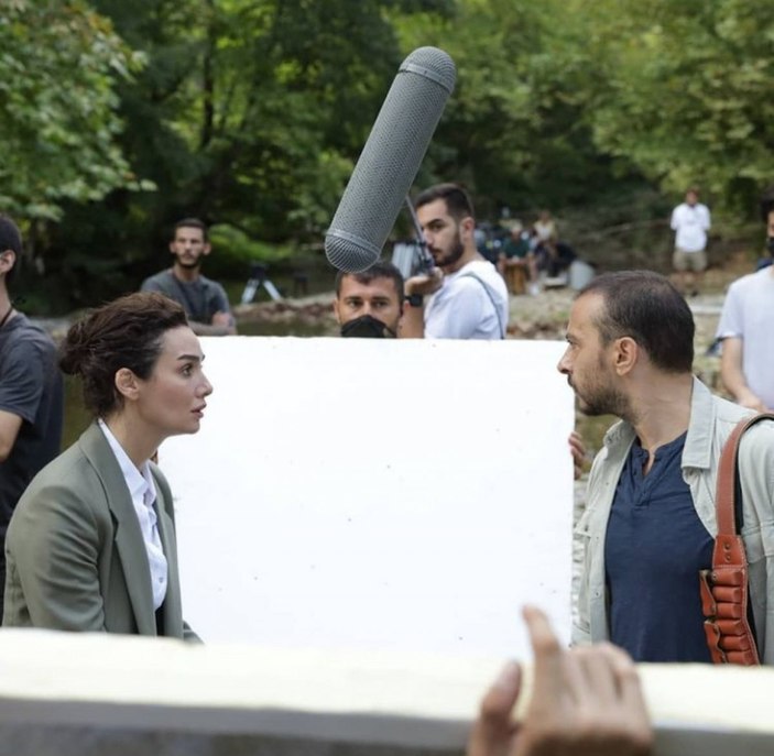 Son Yaz dizisine katılan Birce Akalay'ın setten kareleri geldi! Birce Akalay ve Ali Atay aynı sahnede..