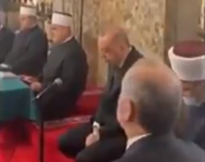Cumhurbaşkanı Erdoğan, Bosna'da Kur'an tilaveti verdi
