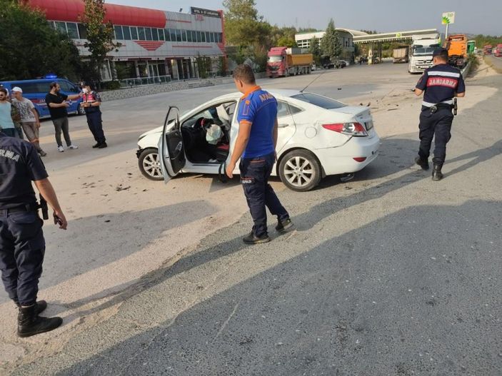 i Bilecik'te kontrolden çıkan otomobil su kanalına çarptı