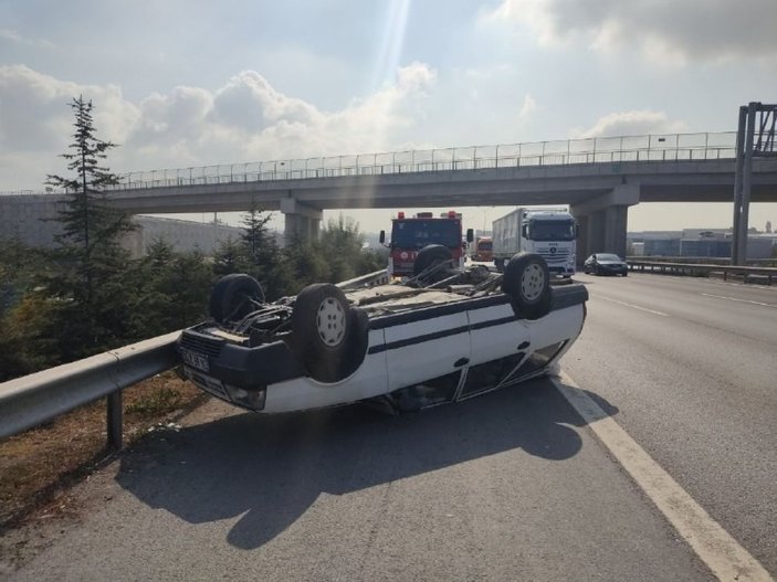 Kocaeli'de direksiyon hakimiyetini kaybeden otomobil takla attı: 6 yaralı