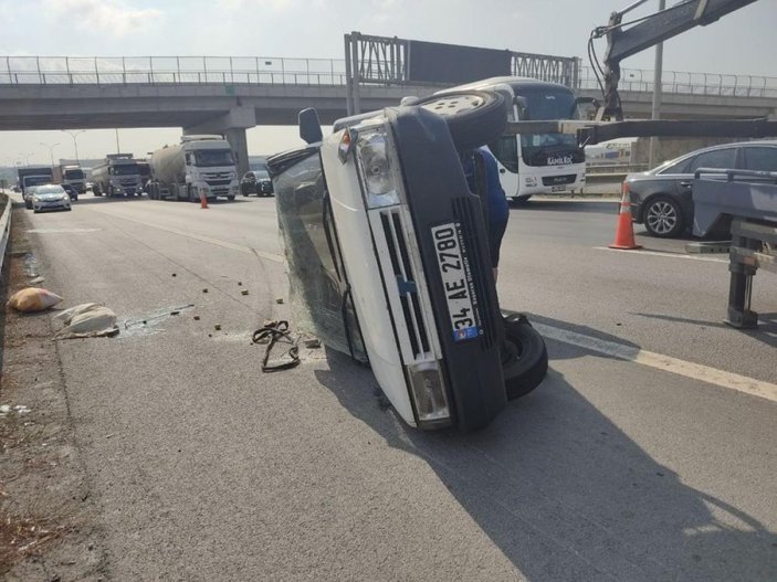 Kocaeli'de direksiyon hakimiyetini kaybeden otomobil takla attı: 6 yaralı