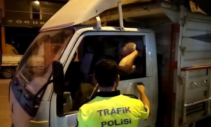Bursa'da polisten kaçan alkollü sürücü, uyurken yakalandı