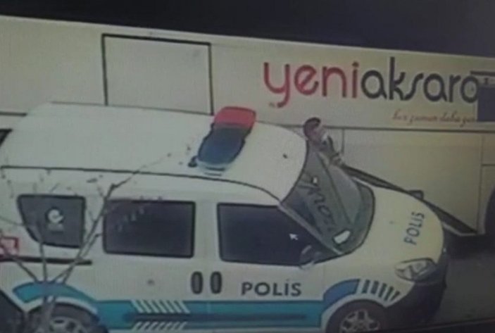 Kocaeli'de otobüs ile araç arasında sıkışan polis