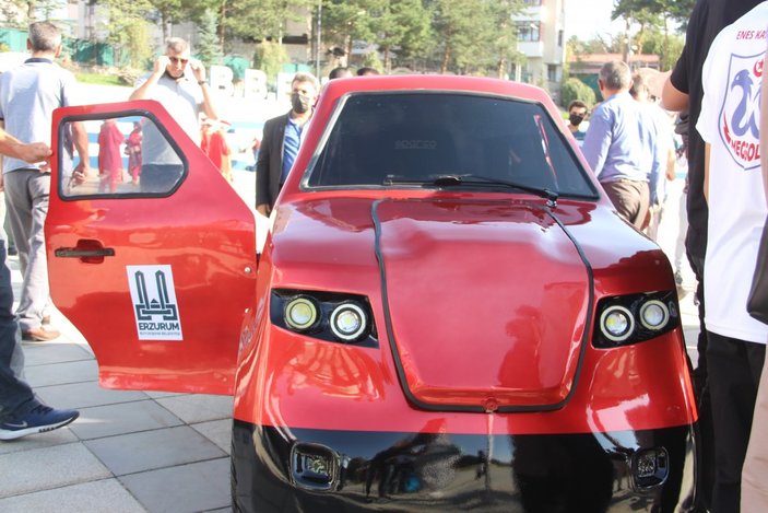 Erzurum'da imam hatipli öğrenciler, Tesla'ya rakip elektrikli araç üretti