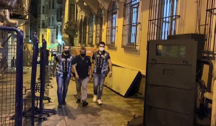 Taksim'de değnekçilik yapan şahsa suçüstü