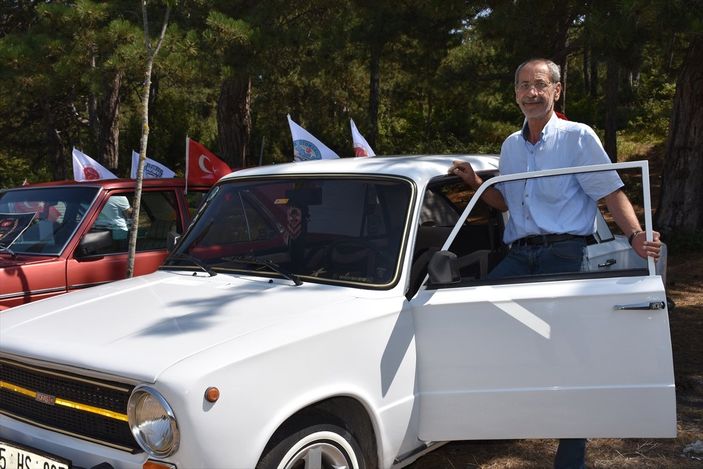 İzmirli Nurettin Amca, ilk otomobili Hacı Murat'ı 46 yıldır saklıyor