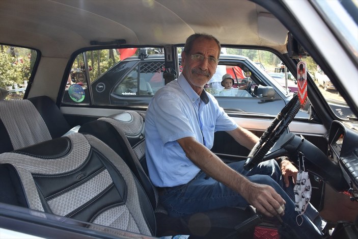 İzmirli Nurettin Amca, ilk otomobili Hacı Murat'ı 46 yıldır saklıyor