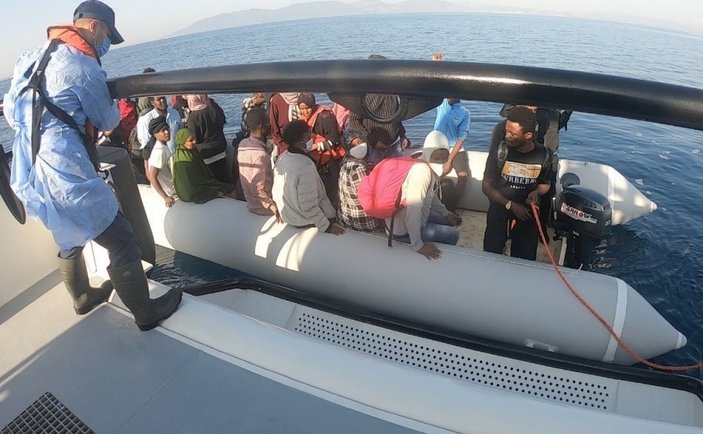 İzmir açıklarında 166 göçmen kurtarıldı