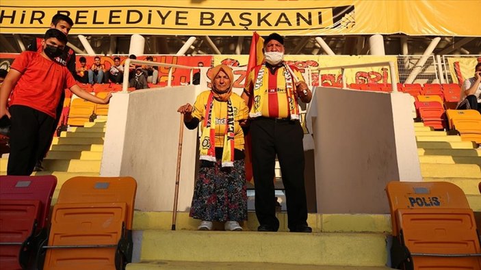 Yeni Malatyaspor'un Maço Baba'sı ve Fatma Ninesi yeniden tribünlerde