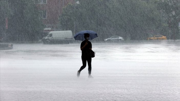 Trabzon’da şiddetli yağış Yomra ilçesinde su baskınlarına neden oldu