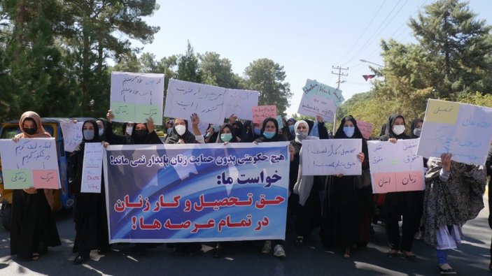 Afganistan'da kadınlar hakları için gösteri yaptı