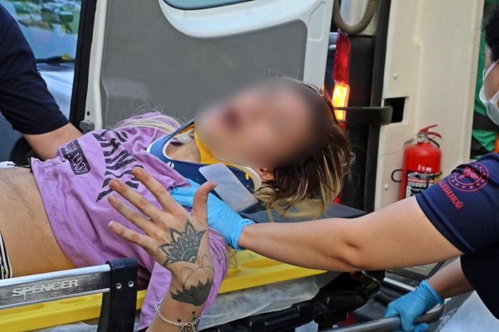 i Antalya'da 'beni kurtarın' diyerek pencereden atladı