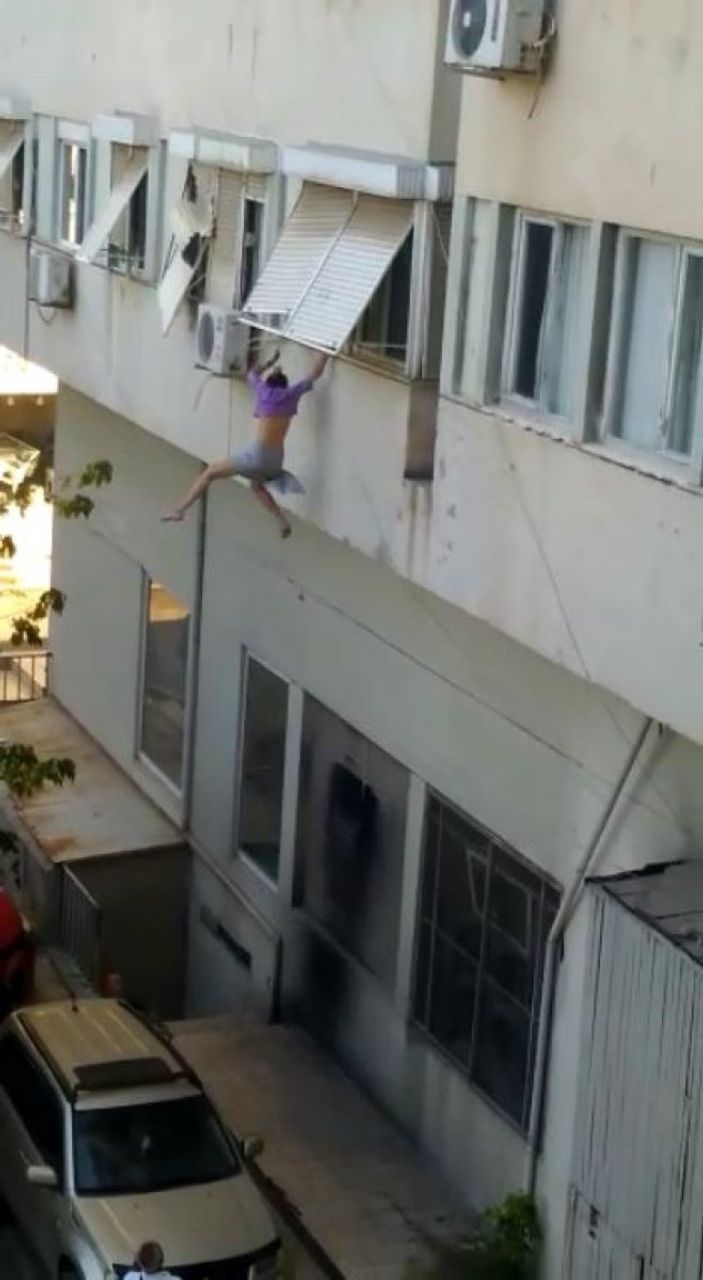 i Antalya'da 'beni kurtarın' diyerek pencereden atladı