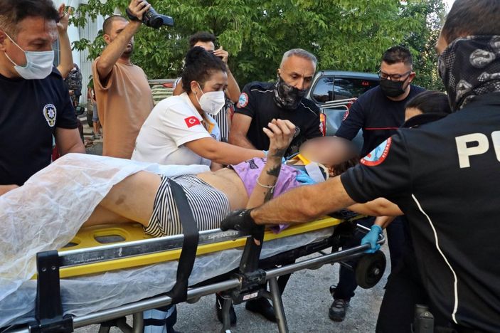 i Antalya'da 'beni kurtarın' diyerek pencereden atladı